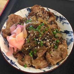 ข้าวหน้าหมูบาร์บีคิว