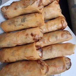 ผักอบกรอบ เค้ก เครื่องดื่ม น้ำส้มคั้น (Ban Two Mee)