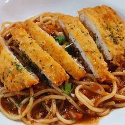สปาเก็ตตี้ไก่ทอดซอสแเดง