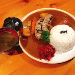 ข้าวแกงกะหรี่ไส้กรอกเยอรมัน