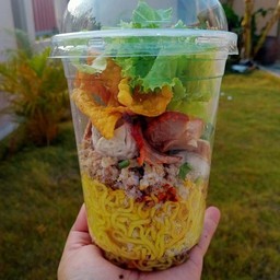 บะหมี่เขย่าต้มยำทะเล