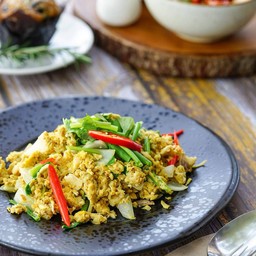 เนื้อปูก้อนผัดผงกะหรี่