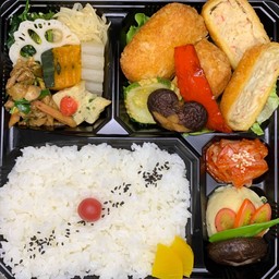 Club cream croquette Bento(カニコロッケ弁当)