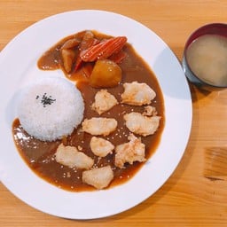 ข้าวแกงกะหรี่ปลาทอด