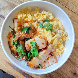 ไข่ขยี้เนยไก่กระเทียม