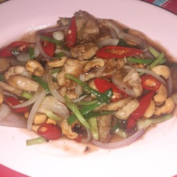 ไก่ผัดเม็ดมะม่วงหินมะพาน