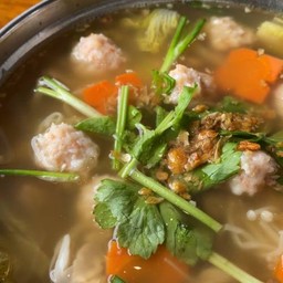 ต้มจืดลูกชิ้นกุ้งเห็ดทรงเครื่อง(หม้อไฟ)