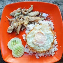 ข้าว อกไก่ผัดพริกไทยดำ