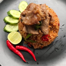 ข้าวผัดต้มยำหมูทอด