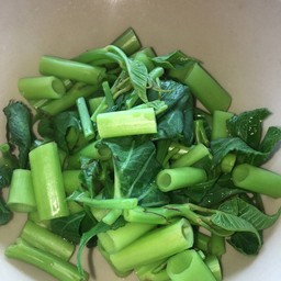 บุ้งลวก