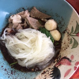 เล็กน้ำตกหมู