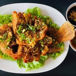 ปลาทอดกระเทียม