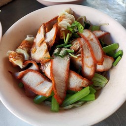 ชายสี่ บะหมี่เกี๊ยว หน้าค่ายเสนาฯ
