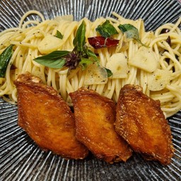 สปาเก็ตตี้ผัดพริกแห้งไก่นิวออลีน