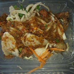 ยำลูกชิ้นรวมลวกจัดเต็ม