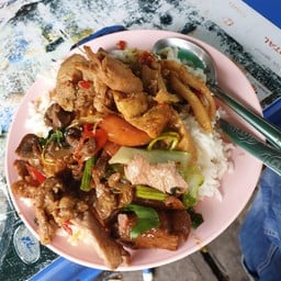 บุฟเฟต์ข้าวแกงสวนลุม 40 บาท