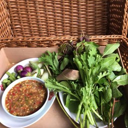 น้ำพริกกะปิ + ผักสด