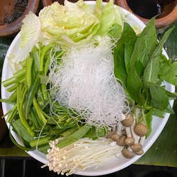 ผักจิ้มจุ่มชุดใหญ่พร้อมวุ้นเส้น
