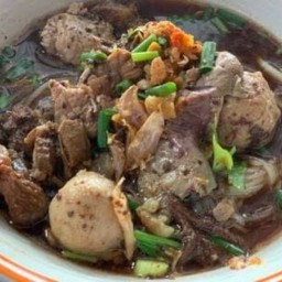 ก๋วยเตี๋ยวน้ำตกหมู&เนื้อ ลุงตั้ม
