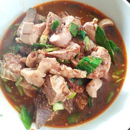 แกวอ่อมหมูและเครื่องในหมู