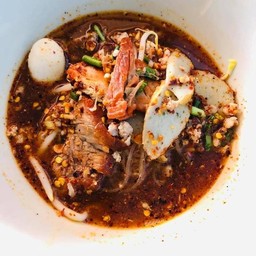 เส้นหมี่หมูต้มยำ