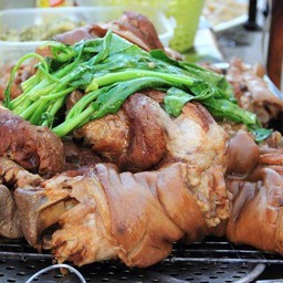 ข้าวขาหมูเที่ยงคืน