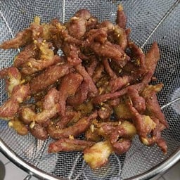 ข้าวเหนียวหมูทอดเจ๊ก้อย