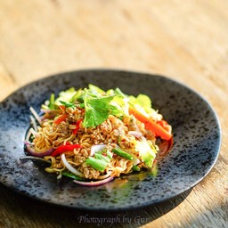 ยำมาม่าหมูสับ