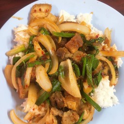 ผัดพริกเผาราดข้าว
