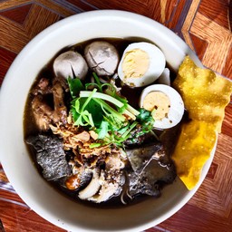 ก๋วยเตี๋ยวไก่ตุ๋นมะระ