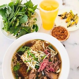 ก๋วยเตี๋ยวเอสโซ่ ตลาดป. เป็ด