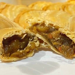 กะหรี่ปั๊บไส้ไก่เลิศรส