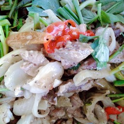 ผัดใส้หมูพริกไทยดำ