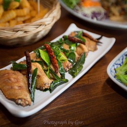 ปีกไก่ทอดน้ำปลา