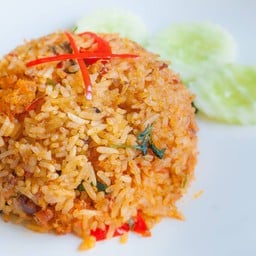 ข้าวผัดพริกแกงปลาดุกฟู