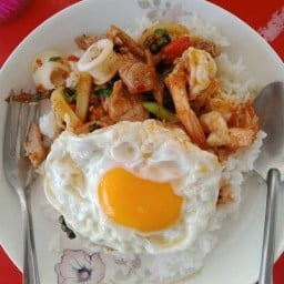 ยายอ้อดอาหารตามสั่ง(ตรงข้ามหอมาโนช)