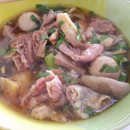 ร้านก๋วยเตี๋ยวเจ๊เปลื่องนครนายก