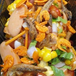 ยำไส้กรอก