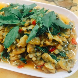 ผัดกระเพรารวมหอย