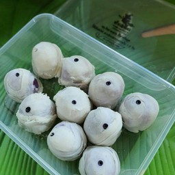 ขนมเปี๊ยะแม่มด (ไส้มันม่วง)