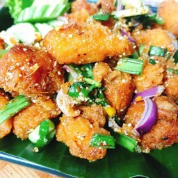 ยำไก่แซ่บ