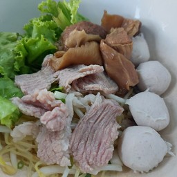 ก๋วยเตี๋ยว(น้ำ)หมูตุ๋น,หมูสด