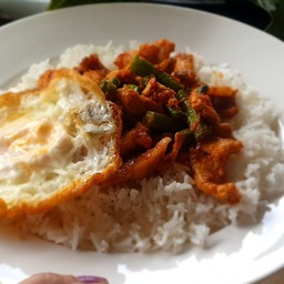 ผัดพริกแกงหมู+ไข่ดาว