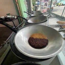 เหนียวสองดัง By เถ้าแก่น้อย สาขา 3 ถนนราชดำเนิน