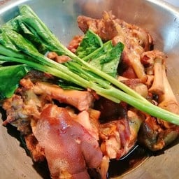 ขาหมูเป็นกับข้าว