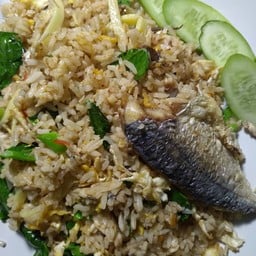 ข้าวผัดน้ำพริกปลาทู