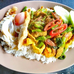 ข้าวราดผัดเครื่องเเกง