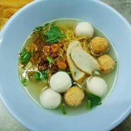 ก๋วยเตี๋ยวลูกชิ้นหมู