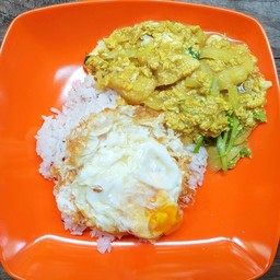 ข้าว ปลาผัดผงกะหรี่