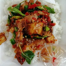 กะเพราหมูกรอบ